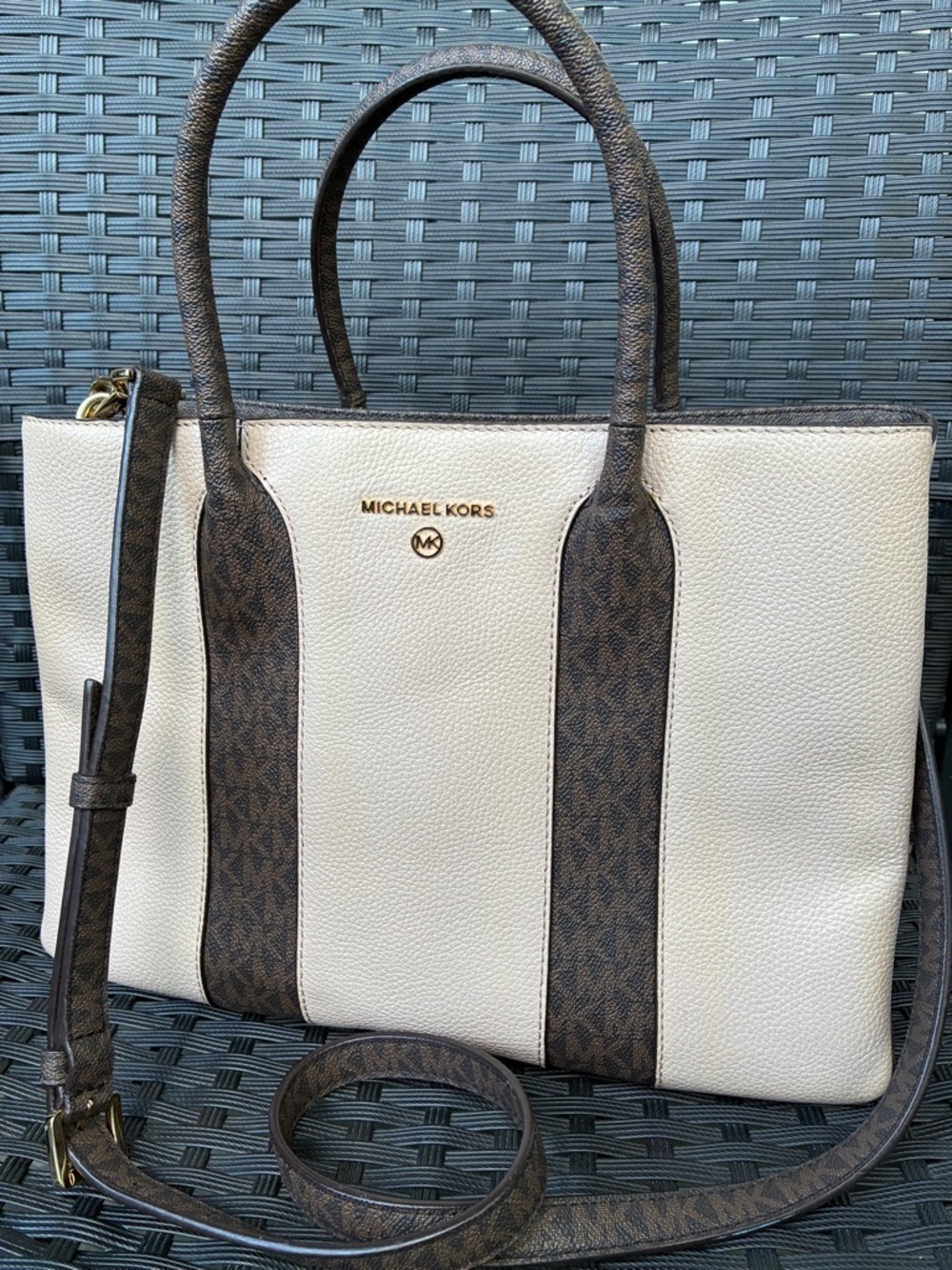 MICHAEL KORS BAG,Authentic Michael Kors Crossbody Bag. - Picture 8 of 16
